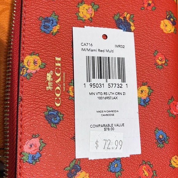 Coach Corner Zip Wristlet With Mini Vintage Rose Print
IM/Miami Red Multi - Picture 12 of 16